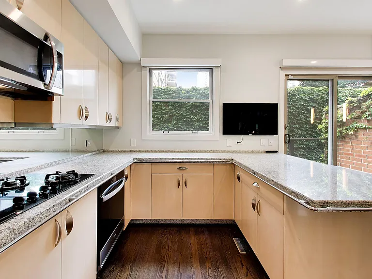 171 W Goethe St #B — Photo 16