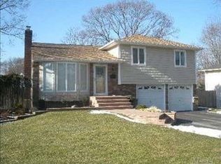 8 Sylvan Rd, Smithtown, NY 11787