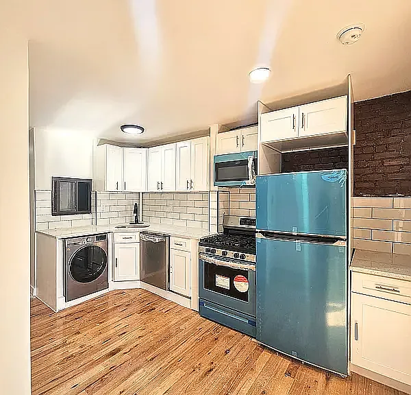 425 E 6th St #4B — Photo 9