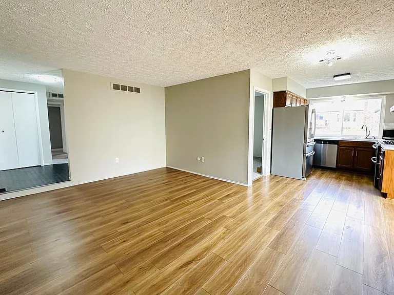 537 Randall Dr — Photo 3