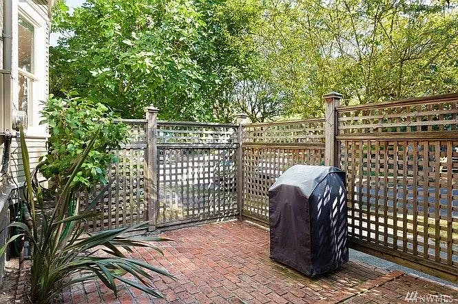 219 Howe St — Photo 15