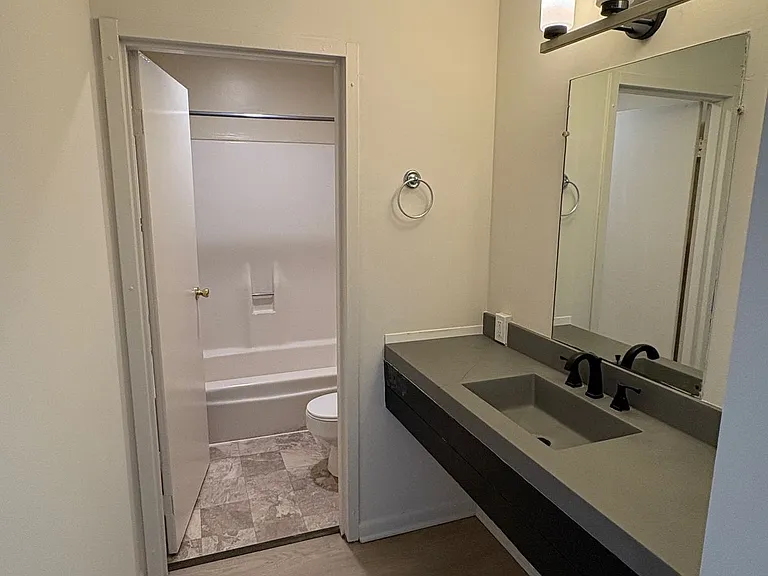 Charlotte Place Apartments — Photo 21