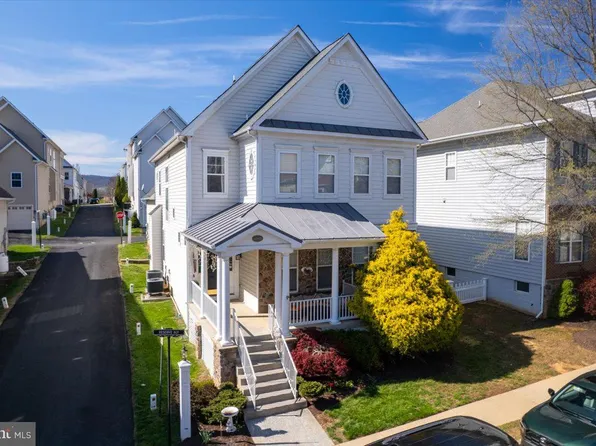 17571 Lethridge Cir, Round Hill, VA 20141