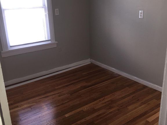 5th image of 1121 Longwood Ave #B