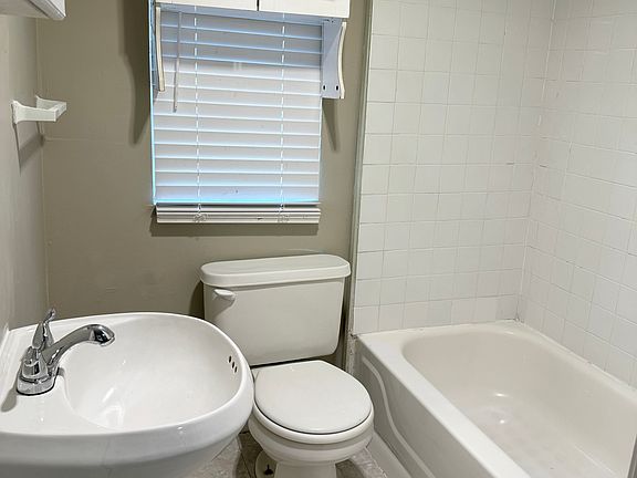 4th image of 2409 S Taylor St Unit B