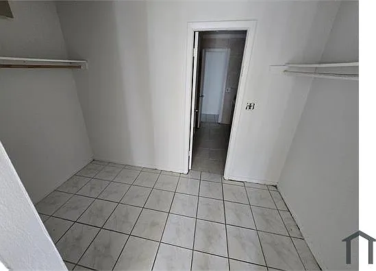 3 bed, 1162 sqft, $3,330 — Photo 2