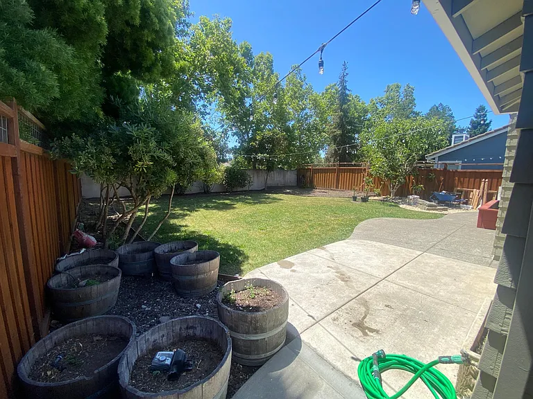 Stone Creek Dr — Photo 49