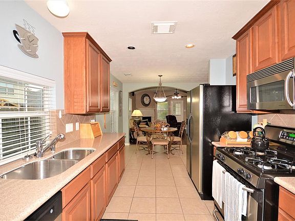 5th image of 903 Schooner Cove Ln