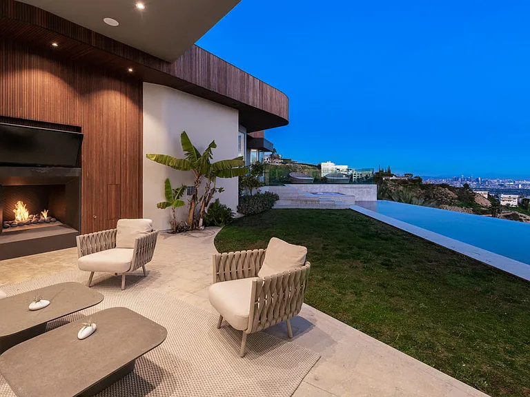 9305 Nightingale Dr — Photo 7