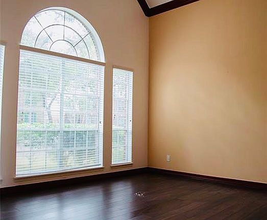 4th image of 610 Winston Ln