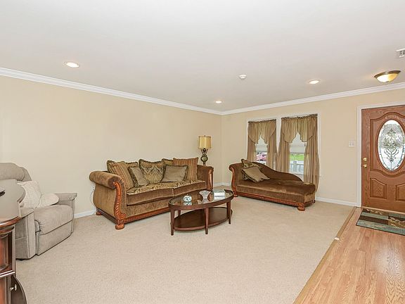 4th image of 41 Freemont Ln #41