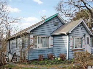 28 Lake Dr, Ronkonkoma, NY 11779