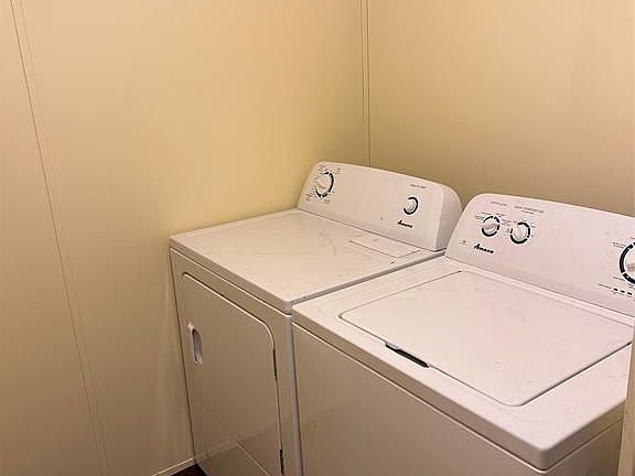 3rd image of 20183 Lakeway Ln