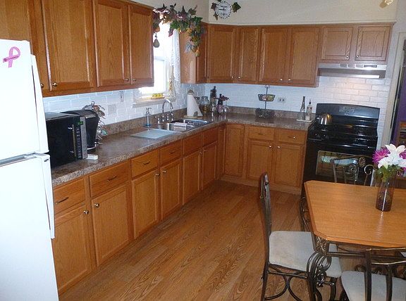 2nd image of 1225 S Lawler Ave
