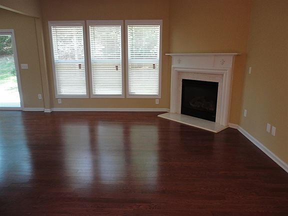 3rd image of 4634 Windale Dr