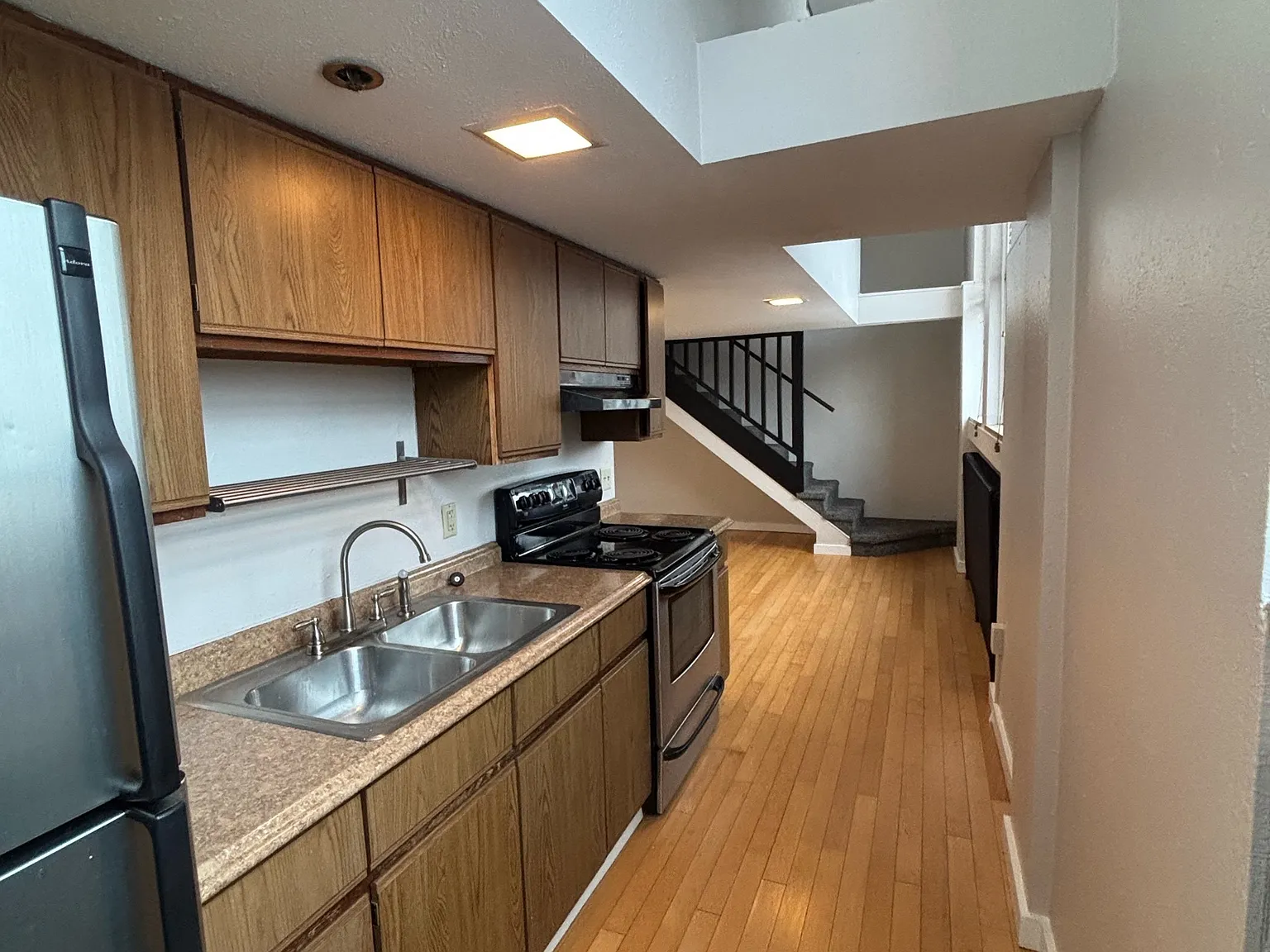 313 N 3rd Ave E — Photo 1