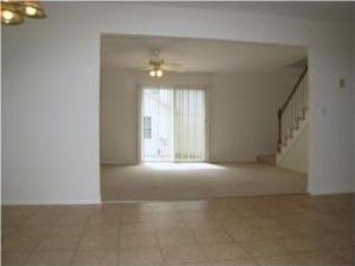 5th image of 904 N Elm St