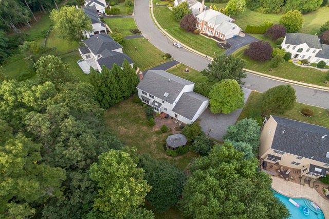 2nd image of 8 Canterbury Way