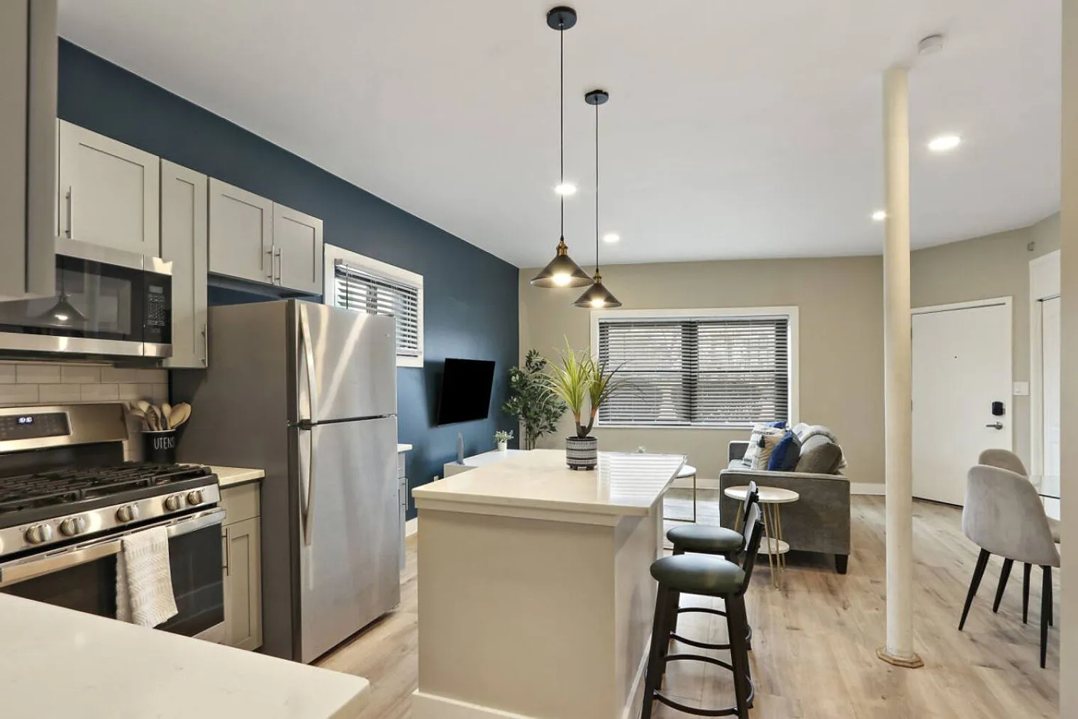 2 bed, 1.0 bath, $2,763 — Photo 4
