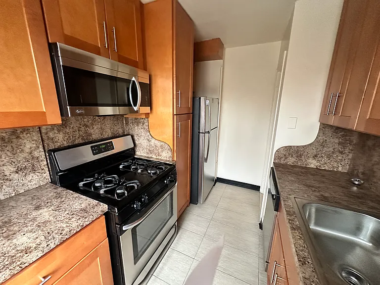 196-11 69th Ave #2B — Photo 3
