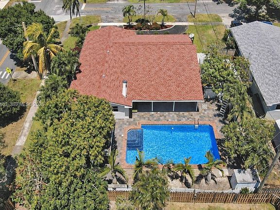 5th image of 5380 SW 8th Ct