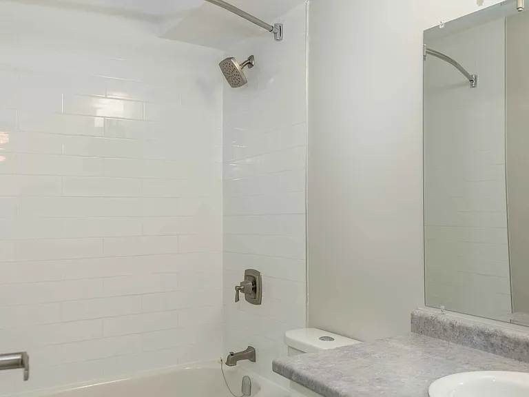 176 Vidal St S — Photo 17
