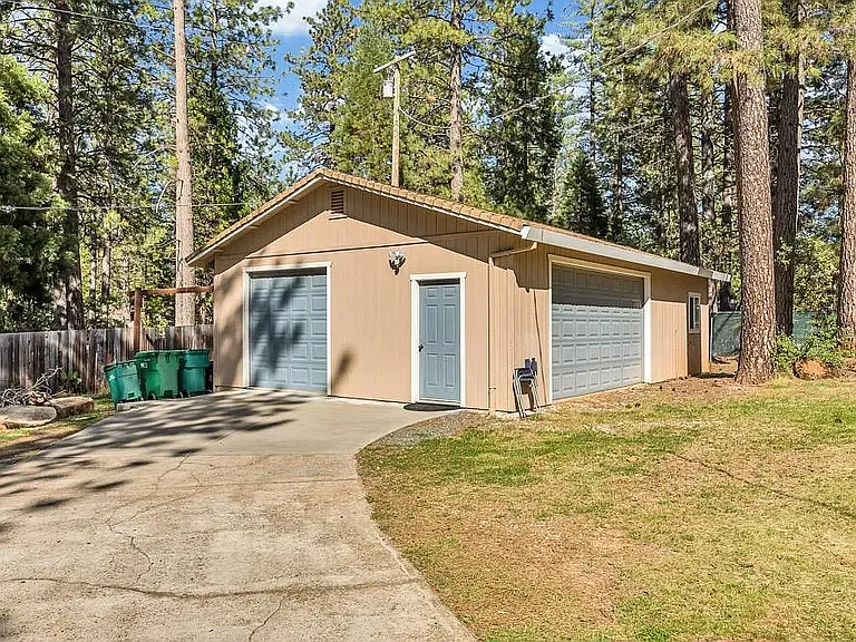 10489 Sky Cir — Photo 22