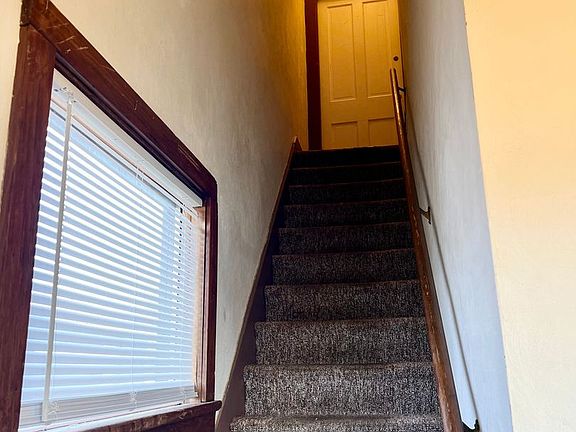 5th image of 1915 Sunnymede Dr #1/2