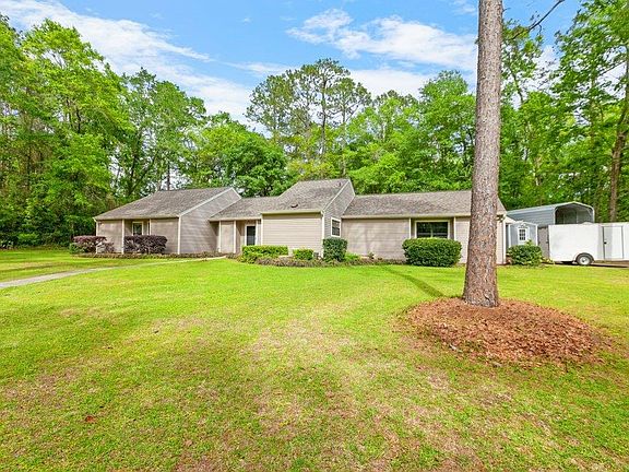 2nd image of 409 Live Oak Ln