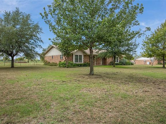 3rd image of 208 Towne West Dr