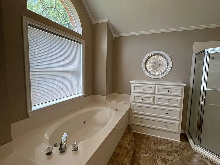 109 E Chapman Rd — Photo 11