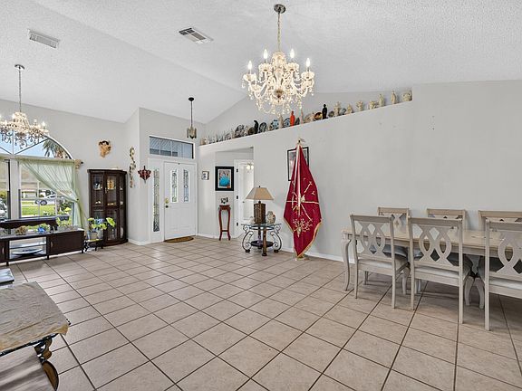 5th image of 514 NW FERRIS Drive