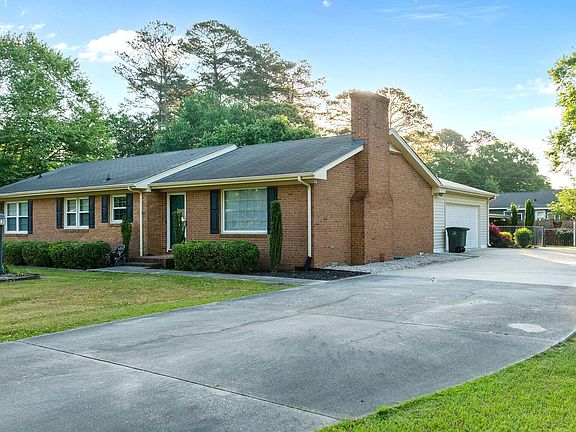 3rd image of 307 Forest Drive