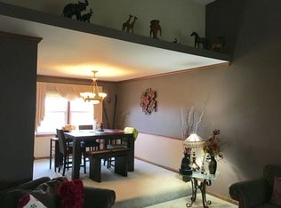 257 Windsor Dr, Bartlett, IL 60103