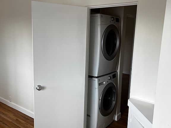 washer and dryer can stay. no fee.