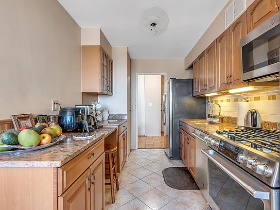 3rd image of 2000 Linwood Ave APT 9J