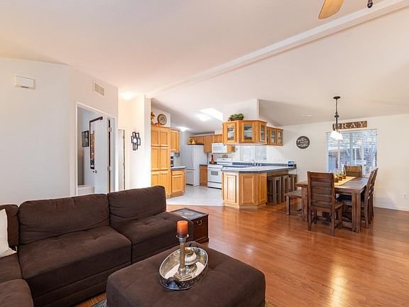 2nd image of 276 Minoru Drive