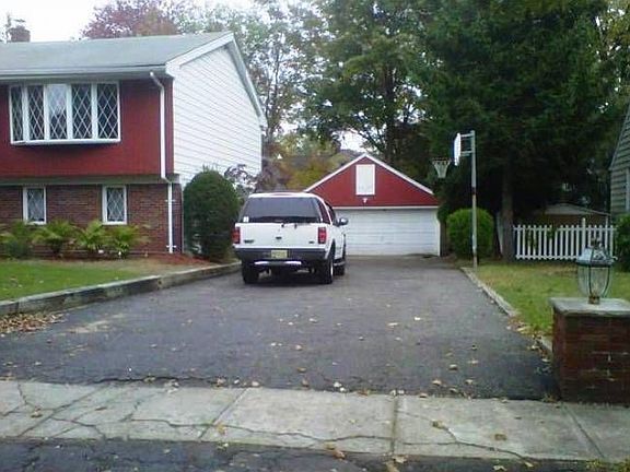 3rd image of 635 Plympton St