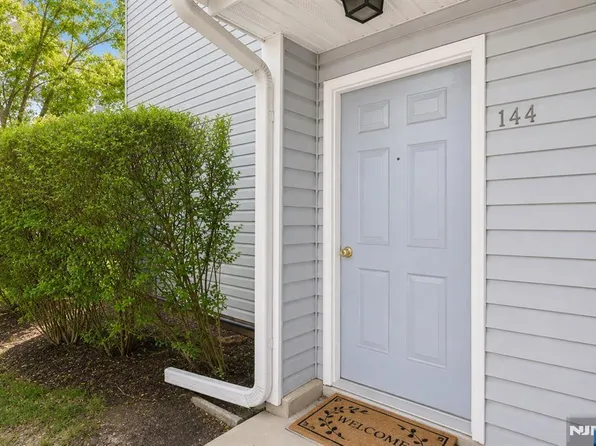 144 Prestwick Way #144, Edison, NJ 08820
