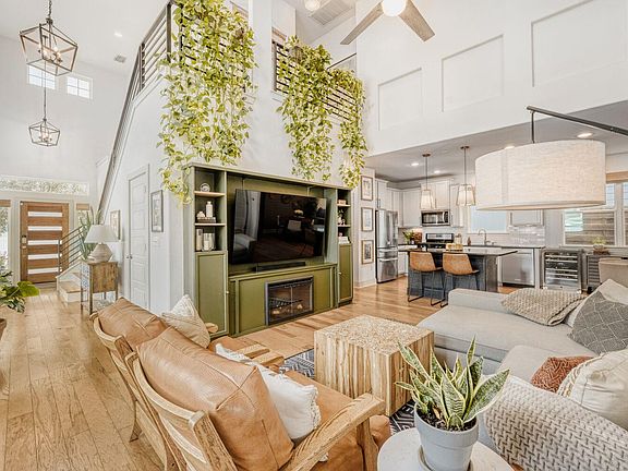 3rd image of 2000 Hermia St