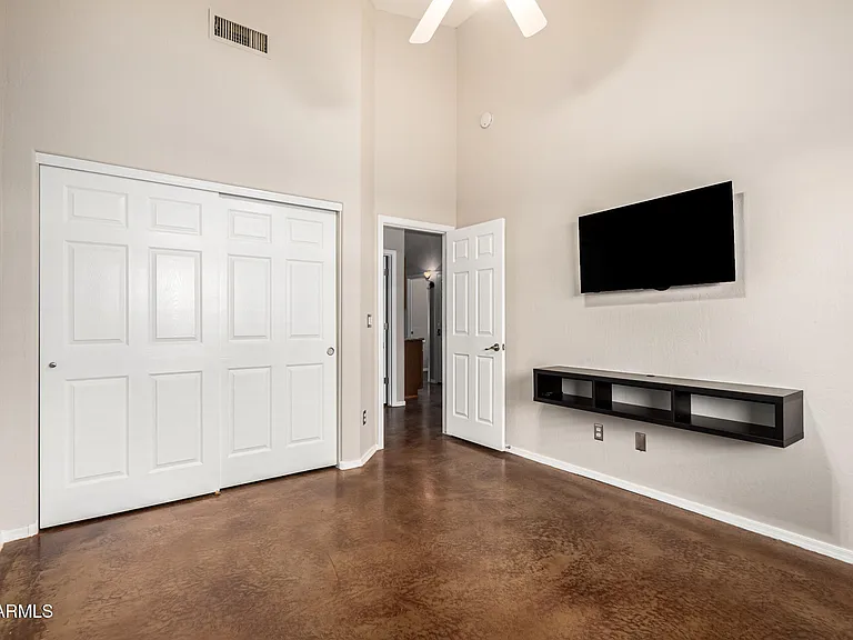 4704 E Hearn Rd — Photo 27
