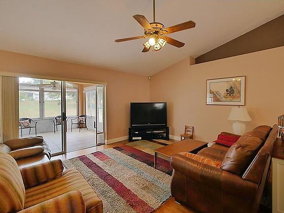 2nd image of 819 Park Valley Cir
