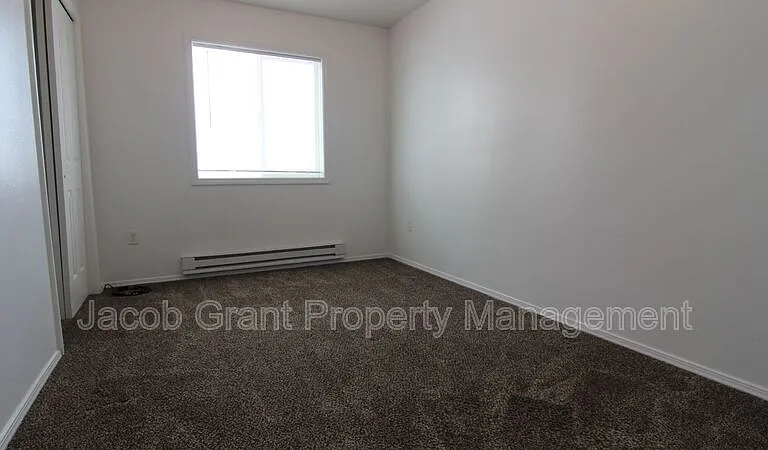 375 Golden St #3 — Photo 10