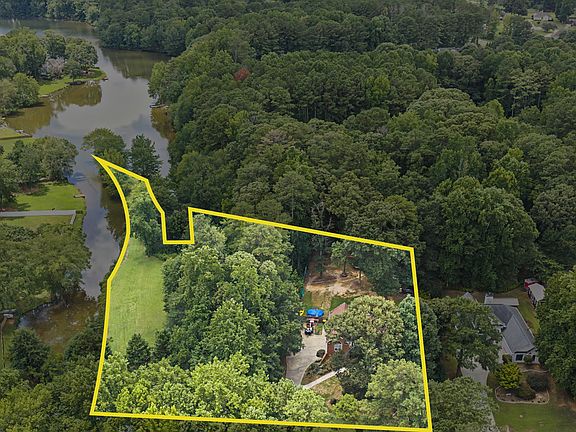 5th image of 85 Woodstream Dr