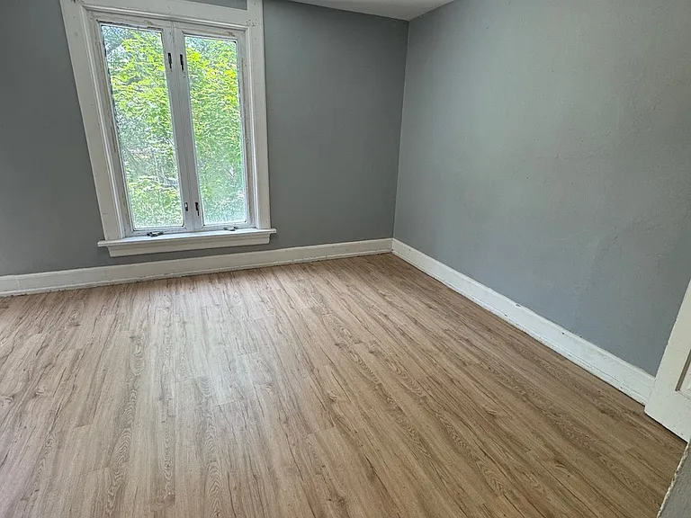 1900 N Oakland Ave — Photo 3