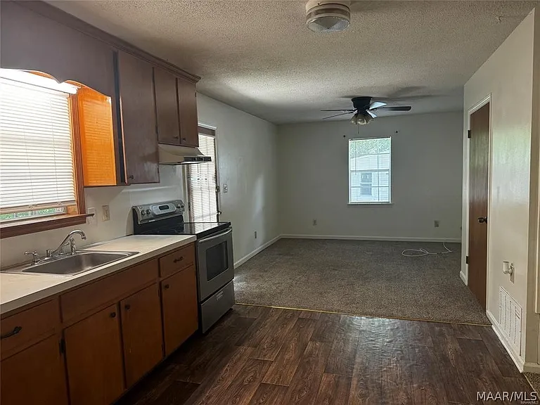111 Easthaven Rd — Photo 30
