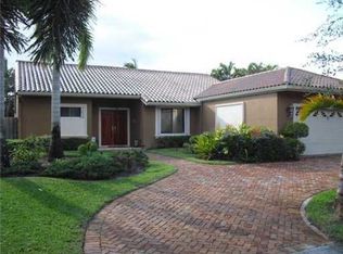 14900 Dunbarton Pl, Miami Lakes, FL 33016
