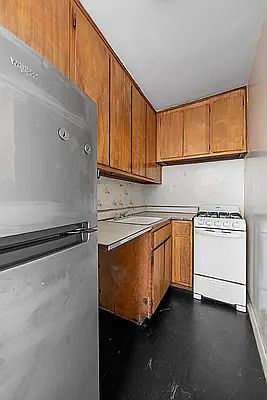 2nd image of 335 E 51st St APT 4D