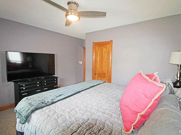 5th image of 2117 E Blackford Ave