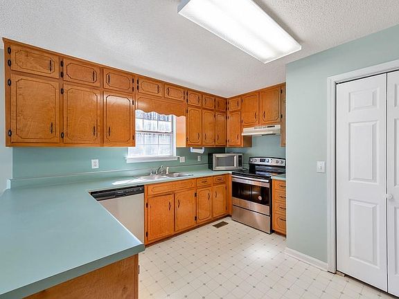 5th image of 4169 Sterling Pointe Dr
